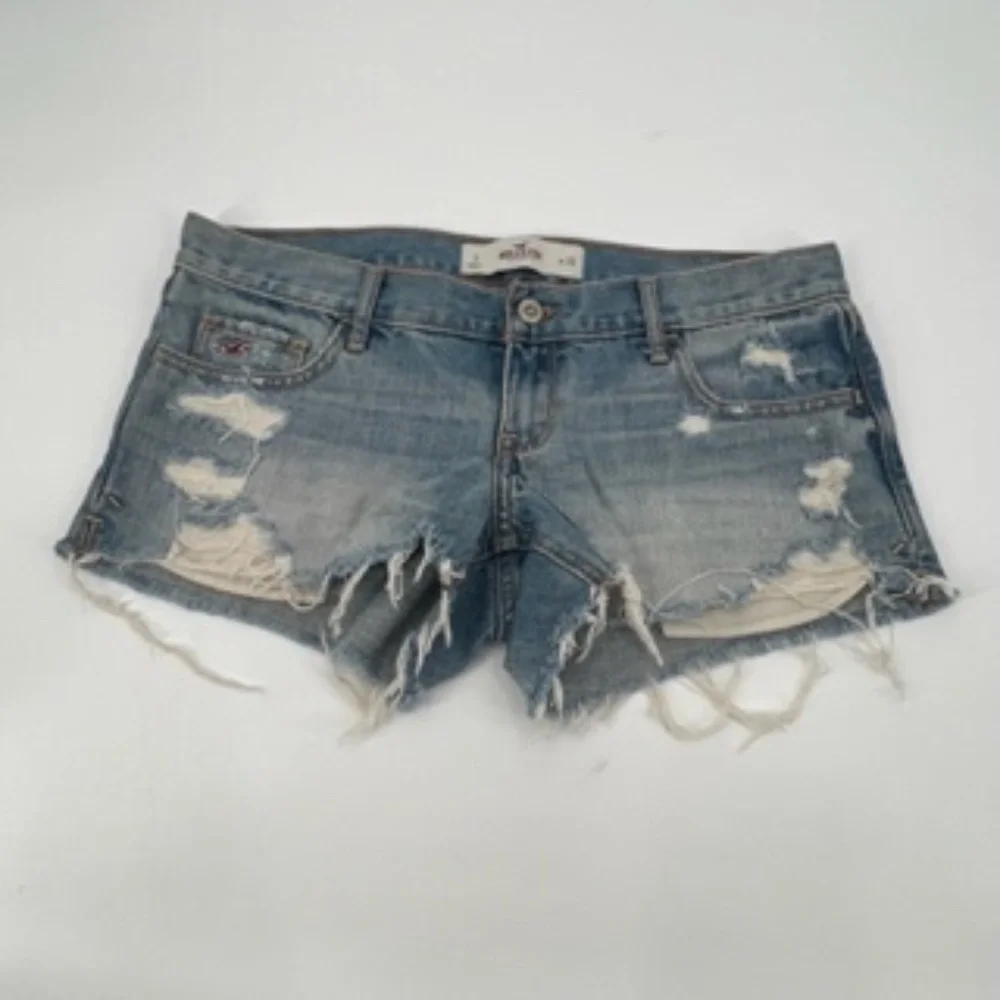 Hollister Women's Distressed Frayed Hem Jean Shorts Size w3/26